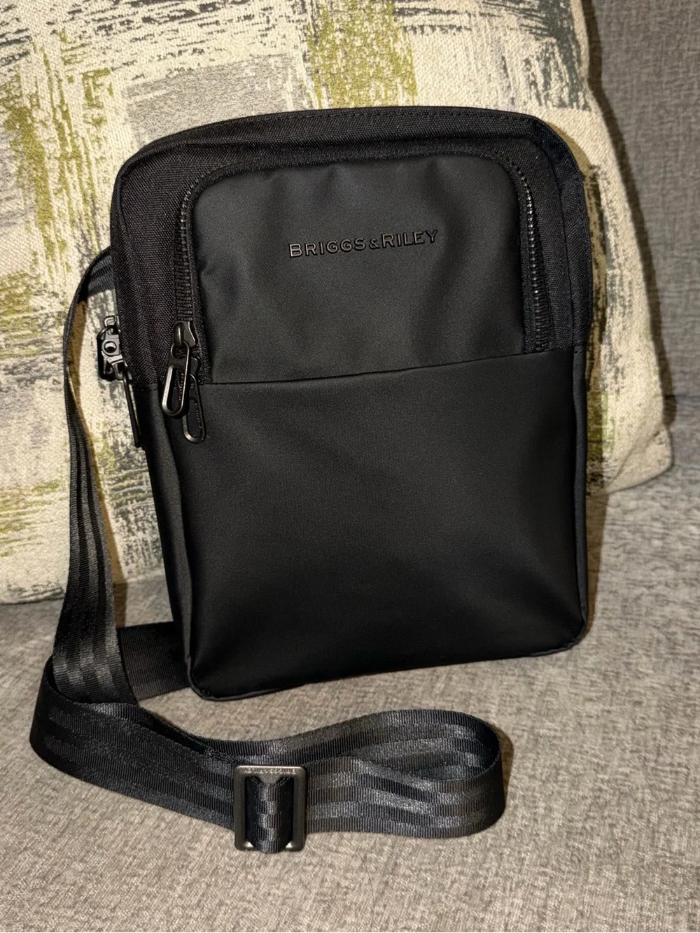 Briggs & Riley Men’s Black Delve TrekSafe Vertical Crossbody